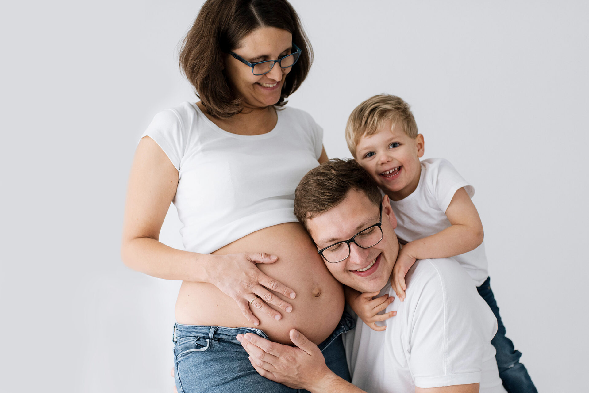 Babybauch Fotoshooting mit der ganzen Familie in Dresden