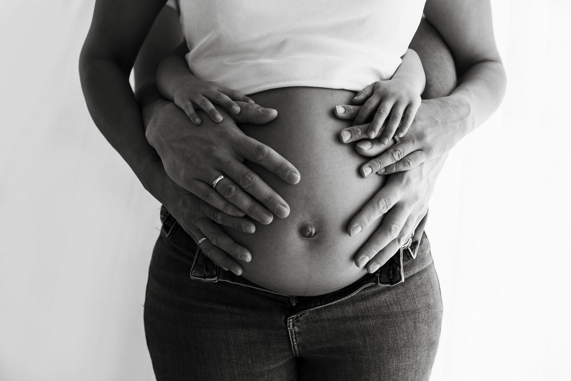 Fotoshooting in der Schwangerschaft im Fotostudio in Dresden