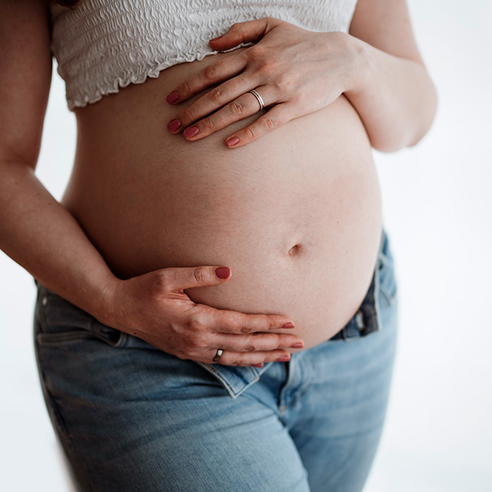 Fotoshooting in der Schwangerschaft im Fotostudio Dresden